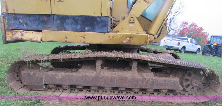 image for item B2927 1985 Caterpillar 225 excavator