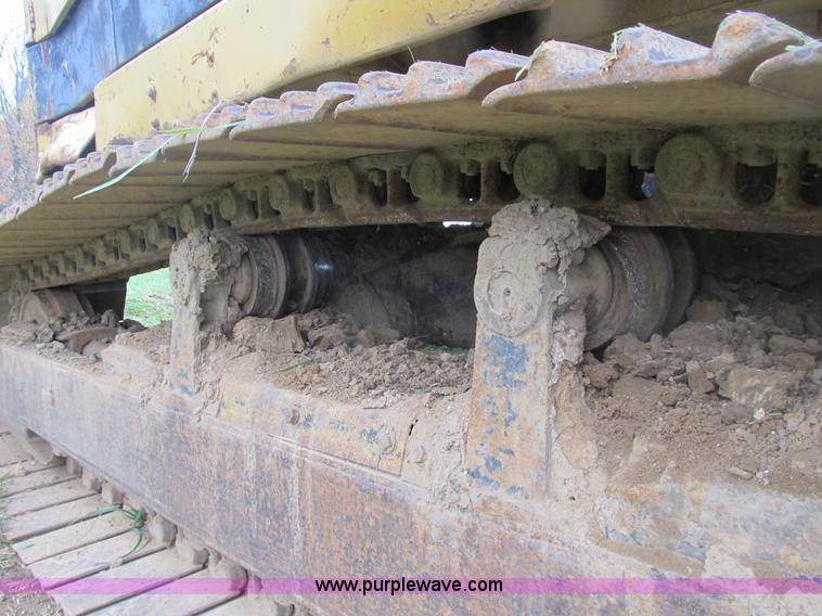 image for item B2927 1985 Caterpillar 225 excavator