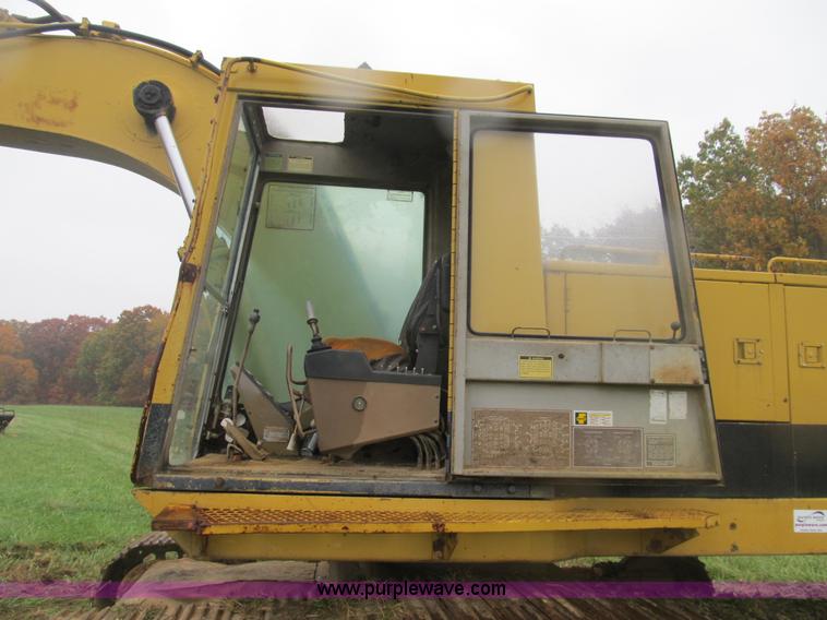 image for item B2927 1985 Caterpillar 225 excavator