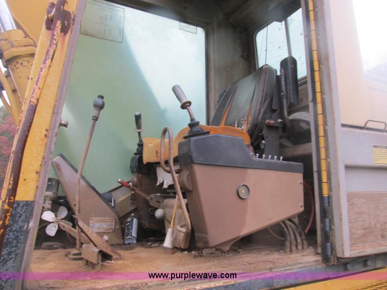 image for item B2927 1985 Caterpillar 225 excavator