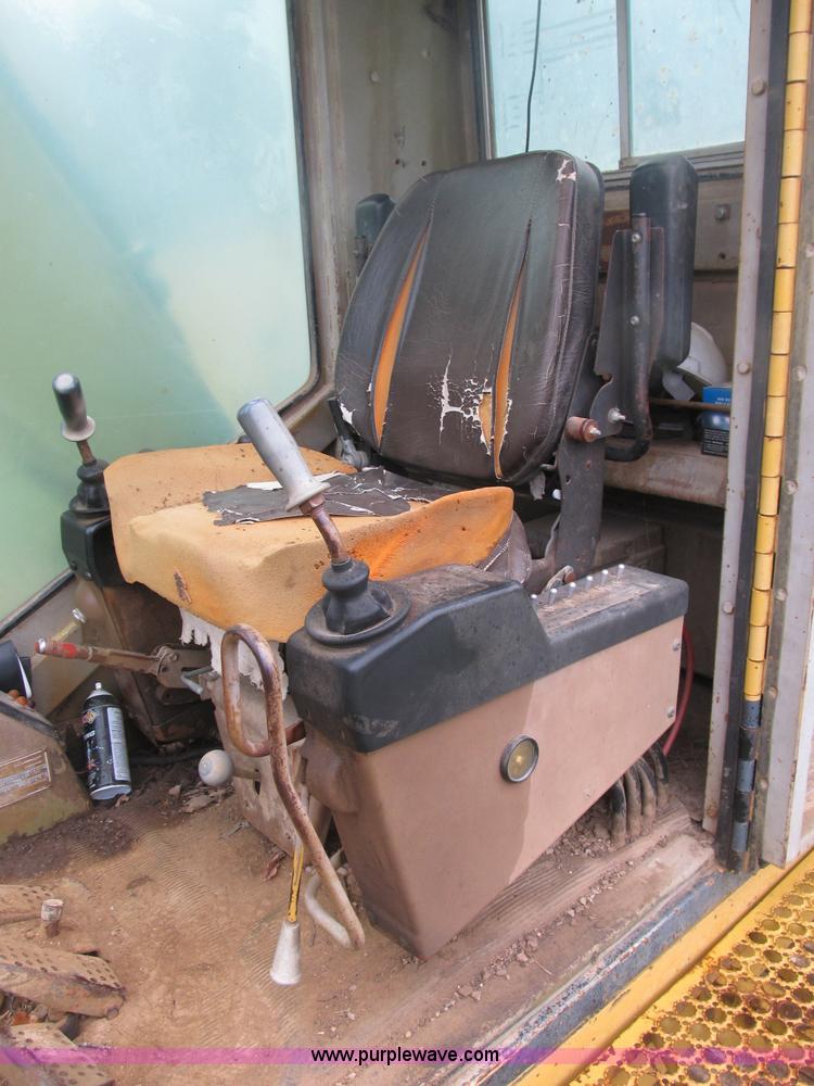 image for item B2927 1985 Caterpillar 225 excavator