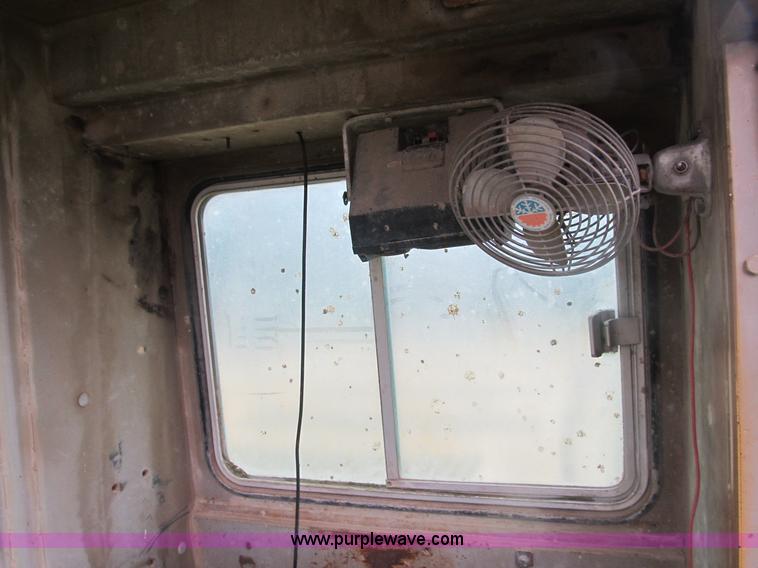 image for item B2927 1985 Caterpillar 225 excavator