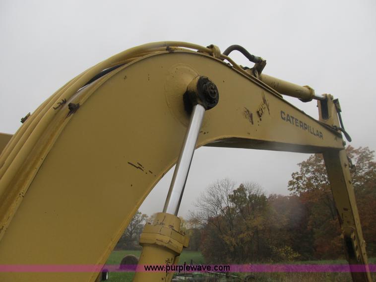 image for item B2927 1985 Caterpillar 225 excavator