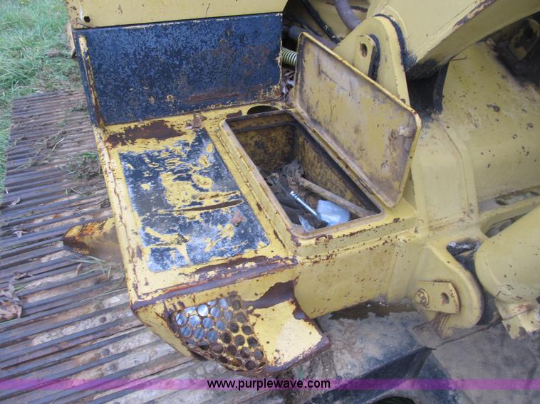 image for item B2927 1985 Caterpillar 225 excavator