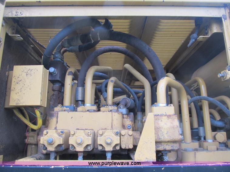 image for item B2927 1985 Caterpillar 225 excavator