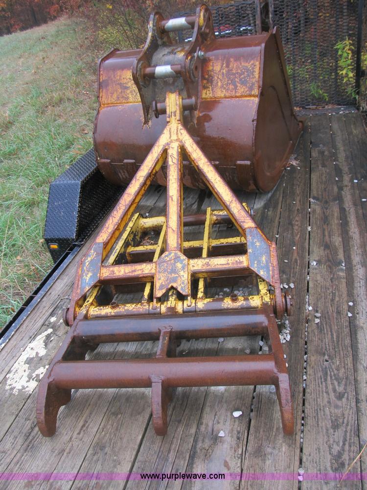 image for item B2927 1985 Caterpillar 225 excavator