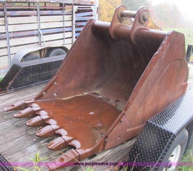 image for item B2927 1985 Caterpillar 225 excavator