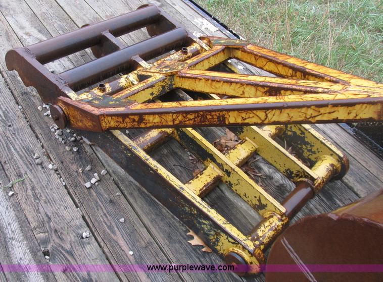 image for item B2927 1985 Caterpillar 225 excavator