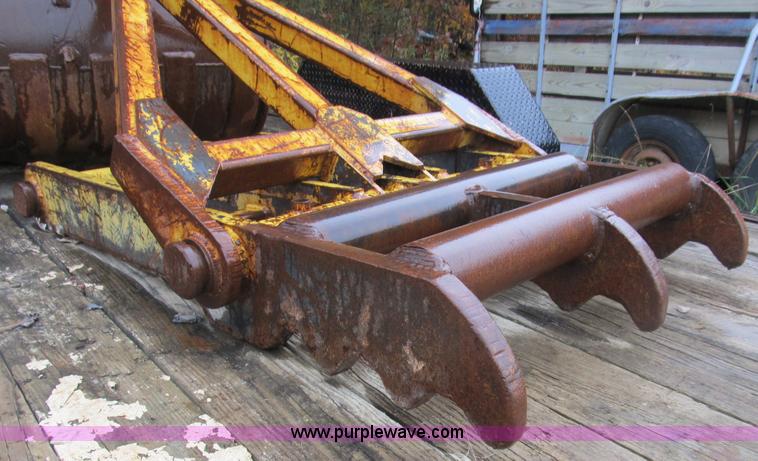 image for item B2927 1985 Caterpillar 225 excavator