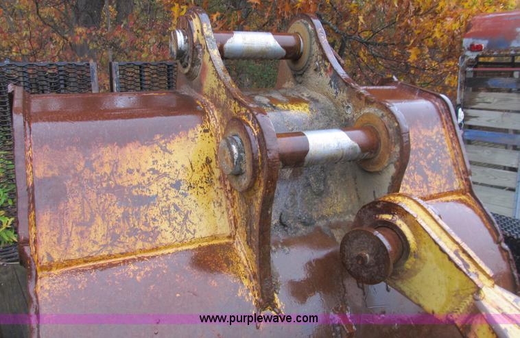image for item B2927 1985 Caterpillar 225 excavator