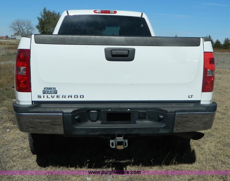 image for item B3942 2007 Chevrolet Silverado C2500HD Crew Cab pickup truck