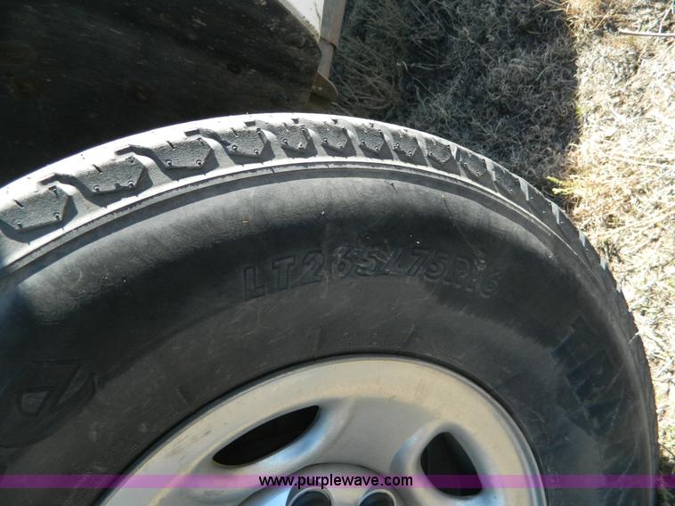 image for item B3942 2007 Chevrolet Silverado C2500HD Crew Cab pickup truck