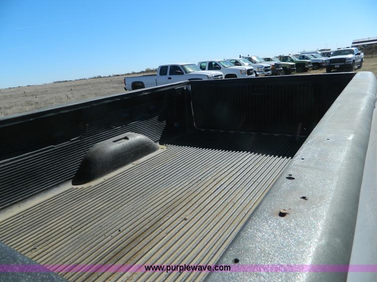 image for item B3942 2007 Chevrolet Silverado C2500HD Crew Cab pickup truck