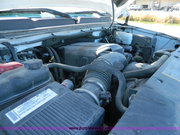 image for item B3942 2007 Chevrolet Silverado C2500HD Crew Cab pickup truck