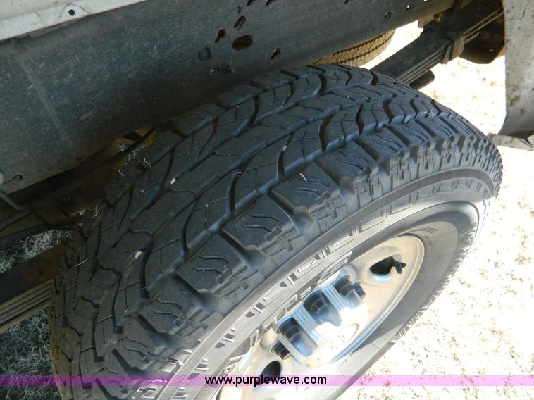 image for item B3942 2007 Chevrolet Silverado C2500HD Crew Cab pickup truck