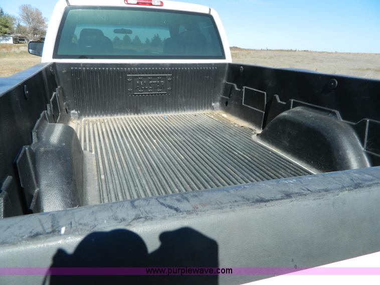 image for item B3943 2006 Chevrolet Silverado C2500HD Extended Cab pickup truck
