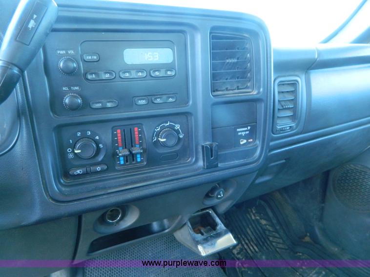 image for item B3943 2006 Chevrolet Silverado C2500HD Extended Cab pickup truck