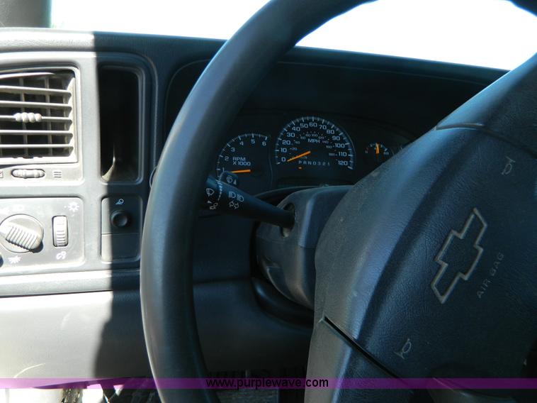 image for item B3943 2006 Chevrolet Silverado C2500HD Extended Cab pickup truck