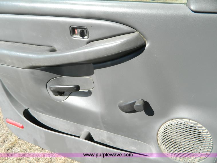 image for item B3943 2006 Chevrolet Silverado C2500HD Extended Cab pickup truck