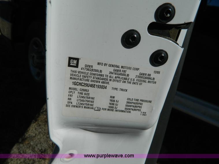 image for item B3943 2006 Chevrolet Silverado C2500HD Extended Cab pickup truck