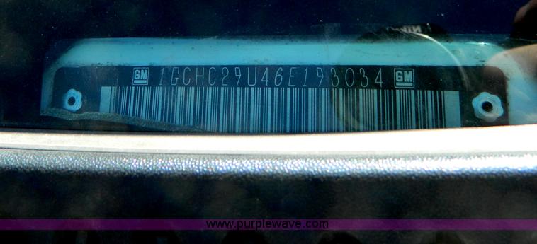 image for item B3943 2006 Chevrolet Silverado C2500HD Extended Cab pickup truck