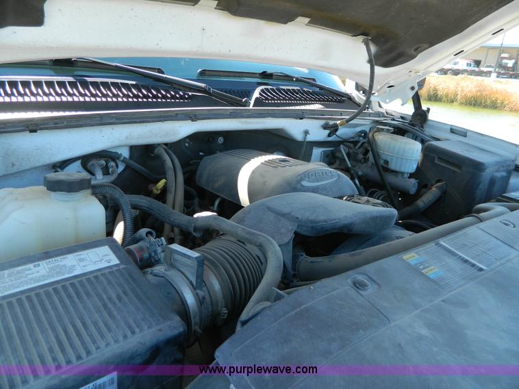 image for item B3943 2006 Chevrolet Silverado C2500HD Extended Cab pickup truck
