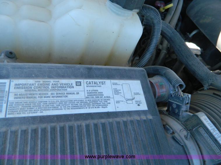 image for item B3943 2006 Chevrolet Silverado C2500HD Extended Cab pickup truck