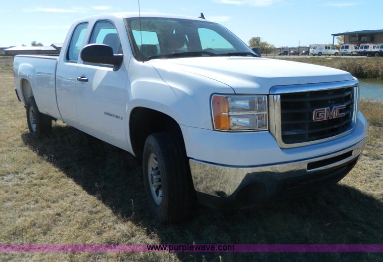 image for item B3944 2009 GMC Sierra K2500HD Extended Cab pickup truck
