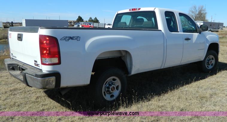 image for item B3944 2009 GMC Sierra K2500HD Extended Cab pickup truck