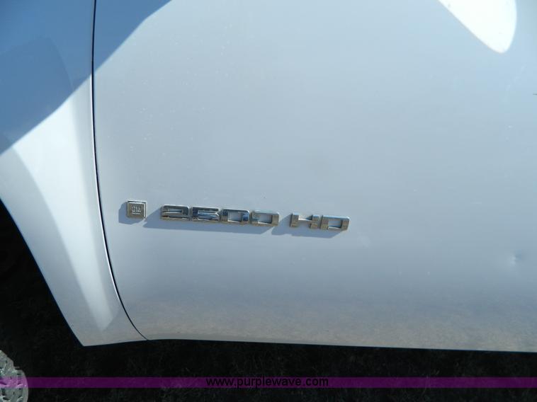image for item B3944 2009 GMC Sierra K2500HD Extended Cab pickup truck