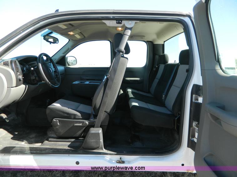 image for item B3944 2009 GMC Sierra K2500HD Extended Cab pickup truck