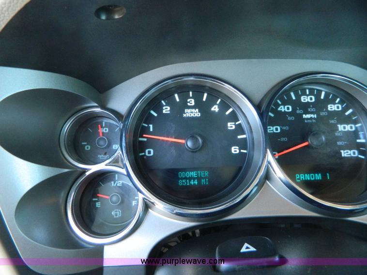 image for item B3944 2009 GMC Sierra K2500HD Extended Cab pickup truck