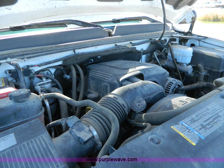 image for item B3944 2009 GMC Sierra K2500HD Extended Cab pickup truck