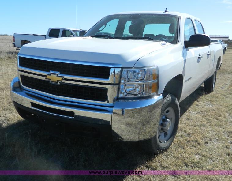 image for item B3945 2009 Chevrolet Silverado K2500HD Crew Cab pickup truck