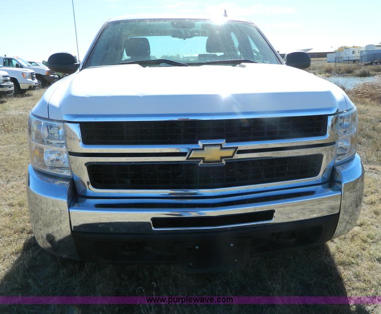 image for item B3945 2009 Chevrolet Silverado K2500HD Crew Cab pickup truck