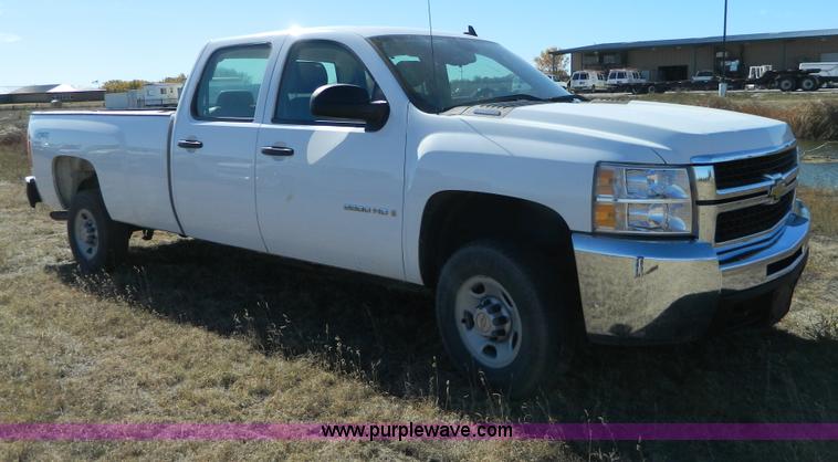 image for item B3945 2009 Chevrolet Silverado K2500HD Crew Cab pickup truck