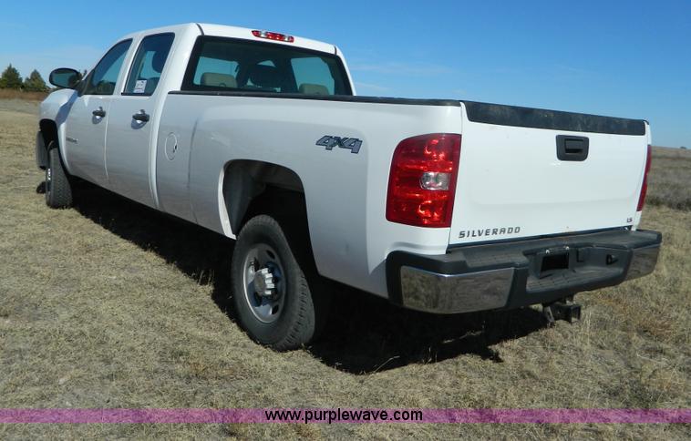 image for item B3945 2009 Chevrolet Silverado K2500HD Crew Cab pickup truck