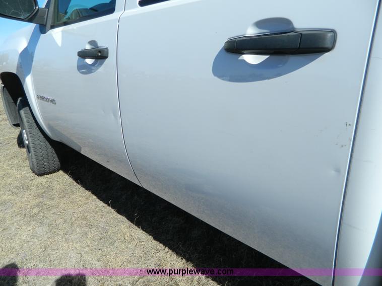 image for item B3945 2009 Chevrolet Silverado K2500HD Crew Cab pickup truck
