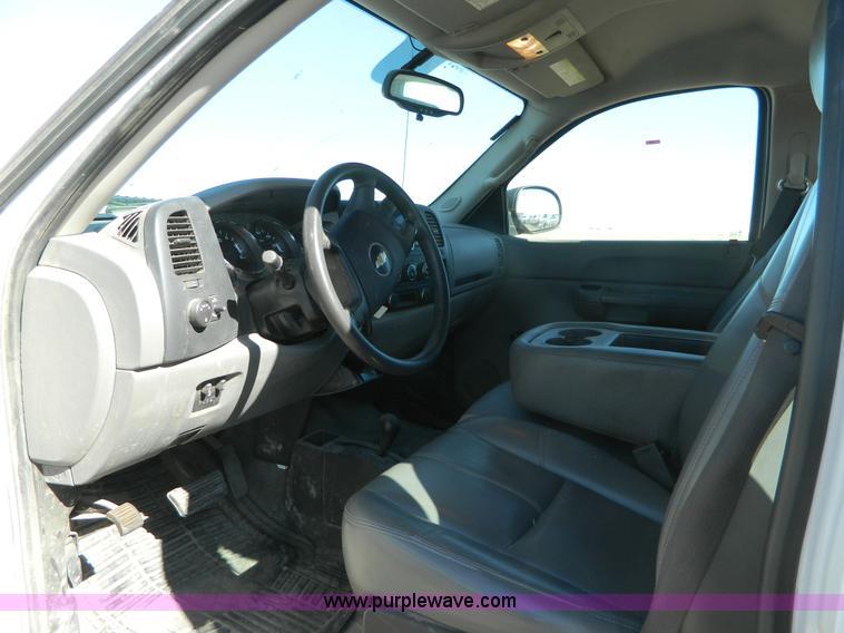 image for item B3945 2009 Chevrolet Silverado K2500HD Crew Cab pickup truck