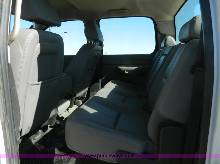 image for item B3945 2009 Chevrolet Silverado K2500HD Crew Cab pickup truck