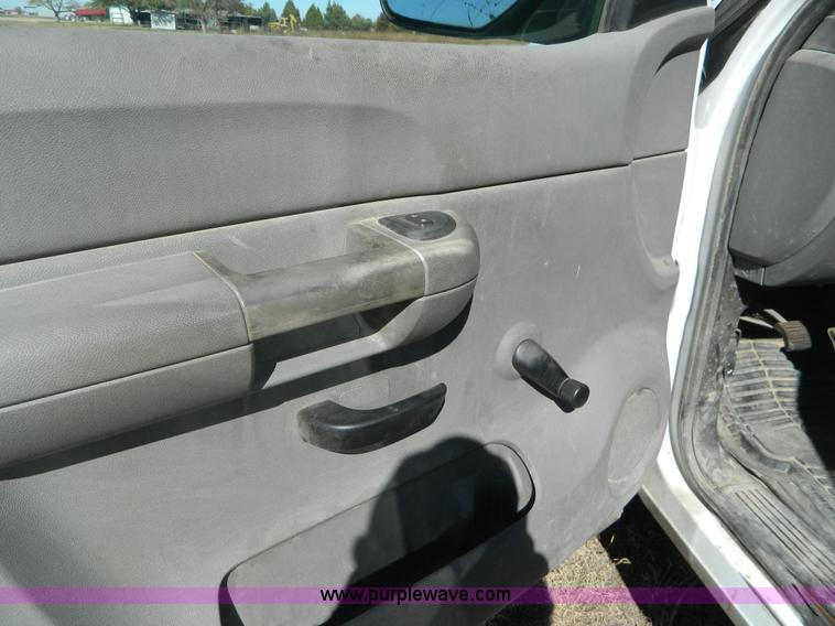image for item B3945 2009 Chevrolet Silverado K2500HD Crew Cab pickup truck