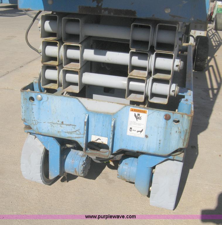 image for item B8269 2005 Genie GS-1930A scissor lift