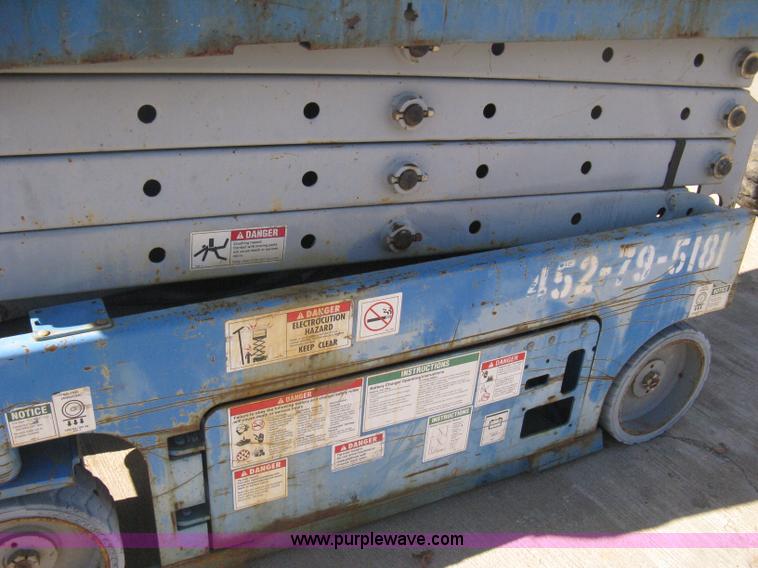 image for item B8269 2005 Genie GS-1930A scissor lift