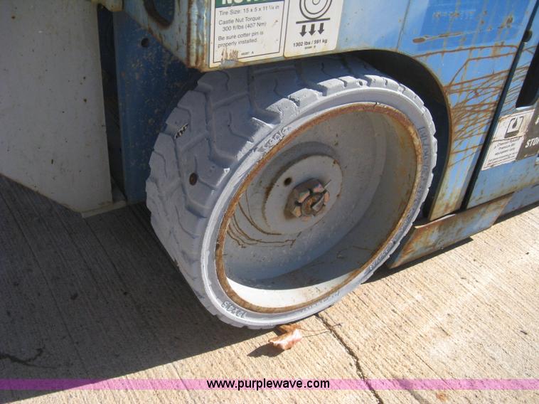 image for item B8269 2005 Genie GS-1930A scissor lift