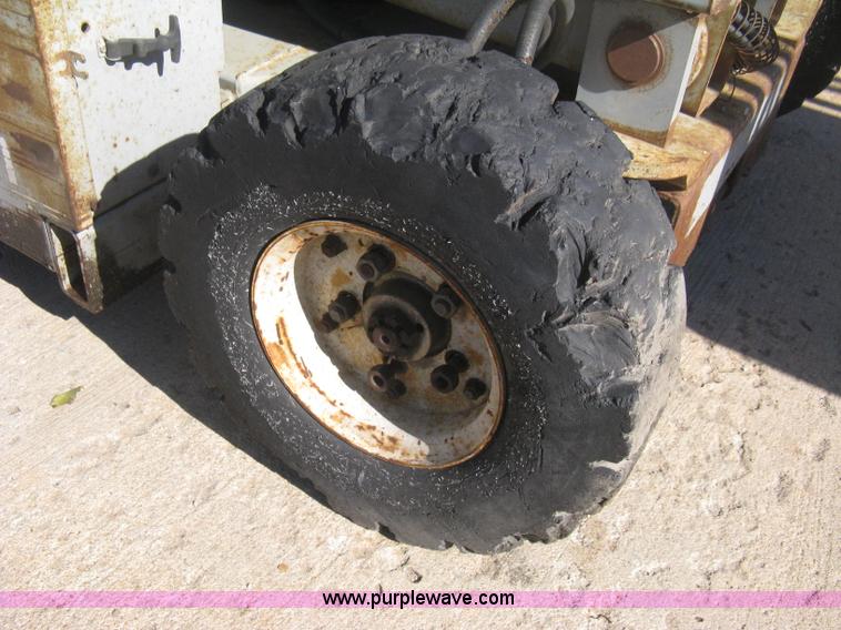 image for item B8270 Mec 2548 HT scissor lift