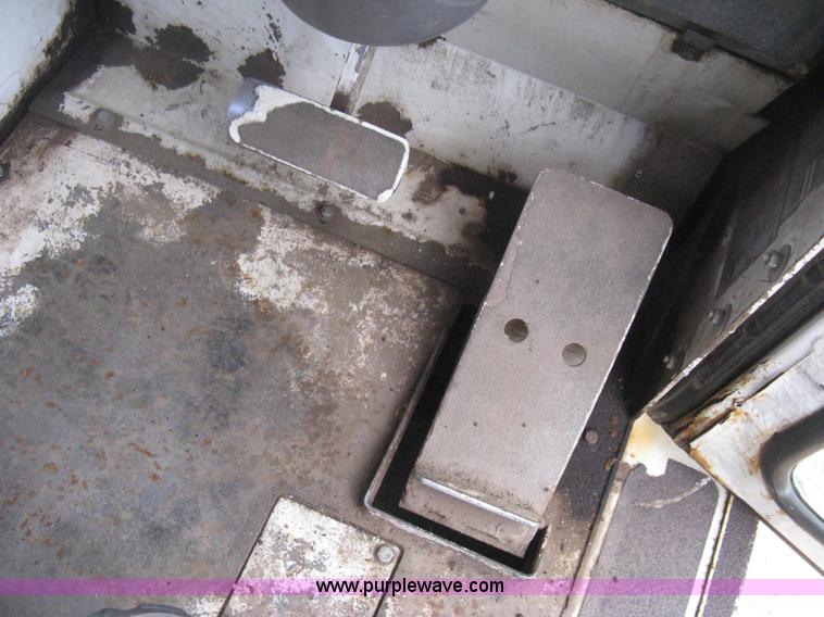 image for item B8288 1998 Elgin Pelican Series P street sweeper