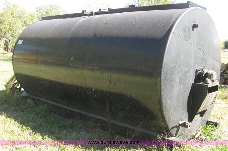 image for item B8291 Steel 4,000 gallon hydraulic agitated storage tank
