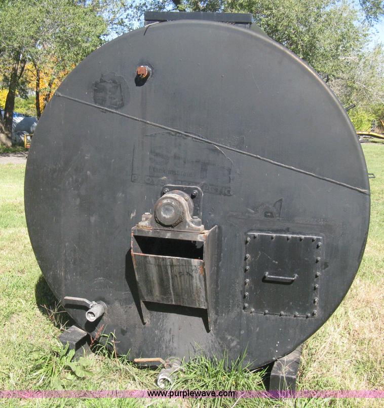 image for item B8291 Steel 4,000 gallon hydraulic agitated storage tank