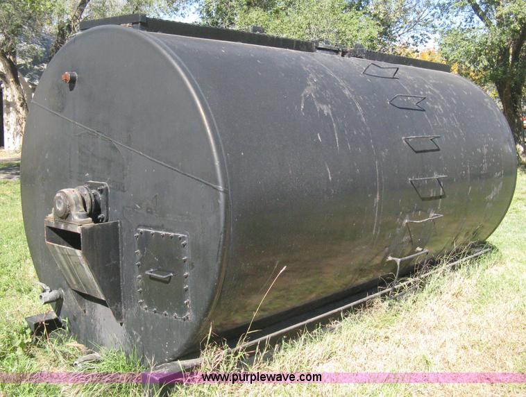image for item B8291 Steel 4,000 gallon hydraulic agitated storage tank