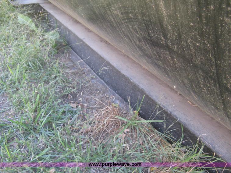 image for item B8291 Steel 4,000 gallon hydraulic agitated storage tank